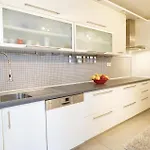 Three-bedroom In Zmijavci