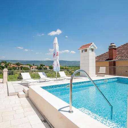 Holiday home Nice In With Outdoor Swimming Pool