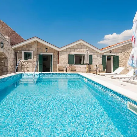 Nice In With Outdoor Swimming Pool Holiday home