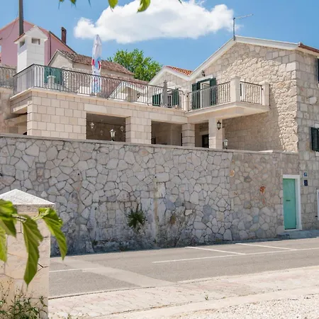 Three-bedroom In Casa vacanze