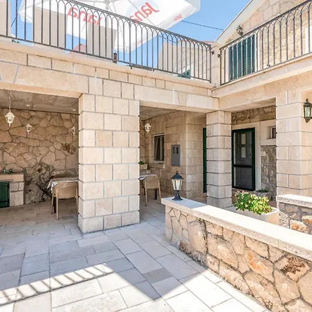 Three-bedroom In Casa vacanze Zmijavci